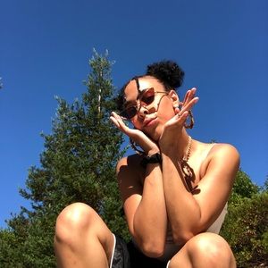 Meet your Posher, Kiki